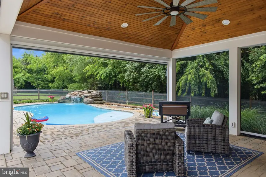 43909 Churchill Glen Dr, Chantilly, VA 20152 - #2