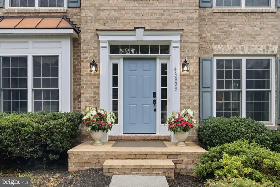 43909 Churchill Glen Dr, Chantilly, VA 20152 - #3