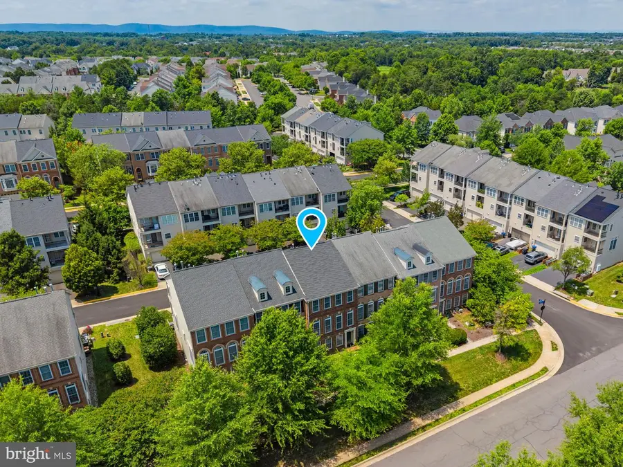 25806 Turlough Ter, Chantilly, VA 20152 - #2