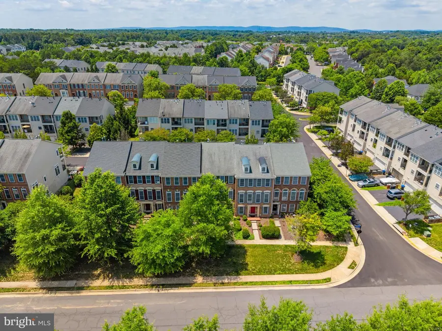 25806 Turlough Ter, Chantilly, VA 20152 - #3