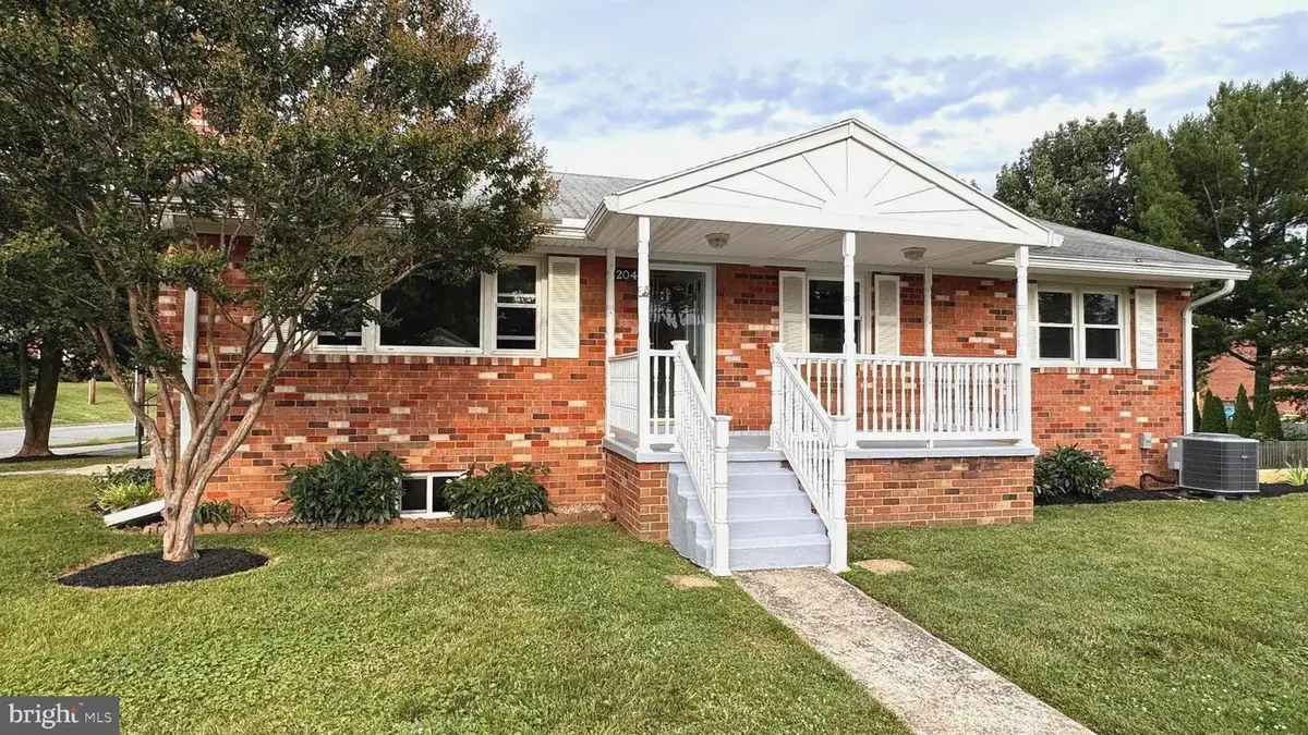 204 Ayr St Nw, Leesburg, VA 20176 - #1