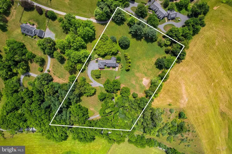 19725 Woodtrail Rd, Round Hill, VA 20141 - #2
