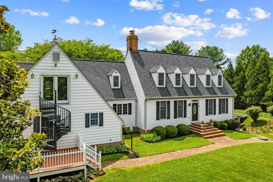 19725 Woodtrail Rd, Round Hill, VA 20141 - #3