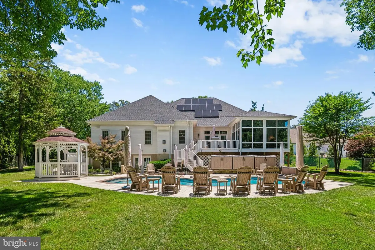 21484 Cedar Dr, Sterling, VA 20164 - #1