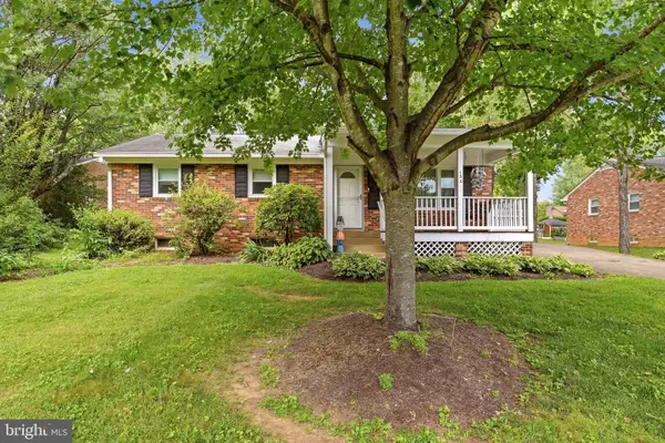 130 S St Paul St, HAMILTON, VA 20158