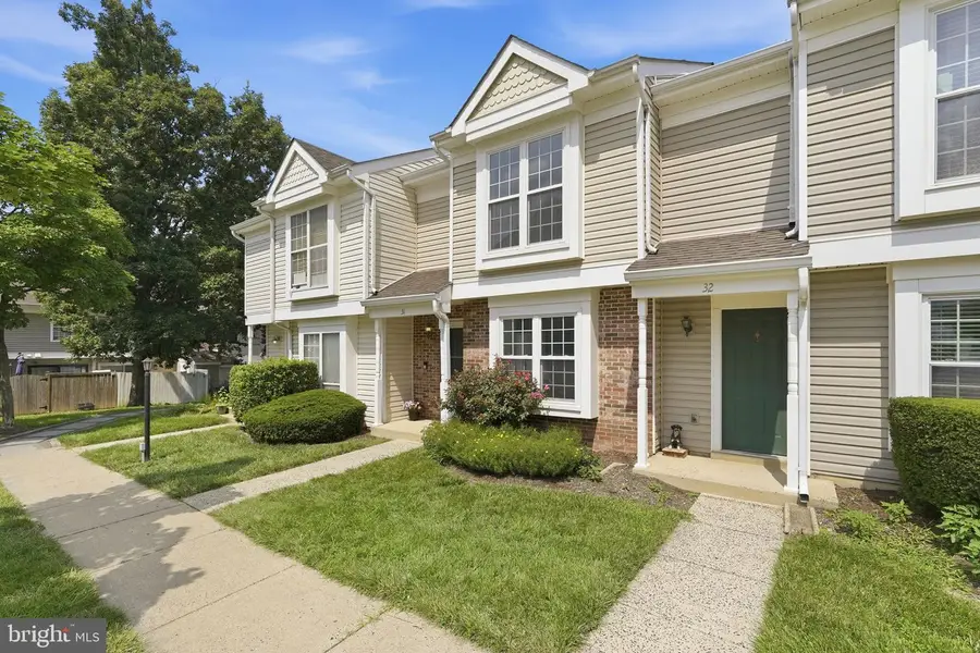 31 Essex Sq, Sterling, VA 20164 - #2