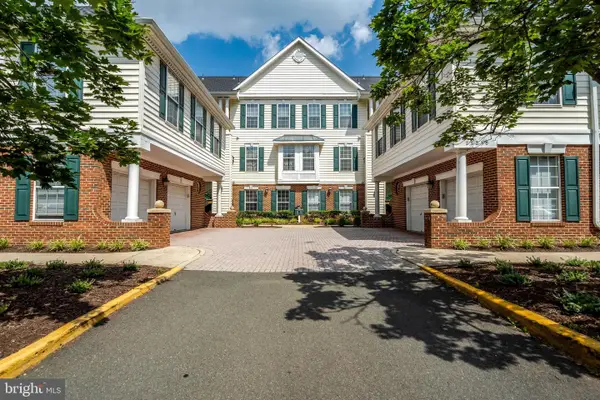 25230 Pond View Sq #102, CHANTILLY, VA 20152