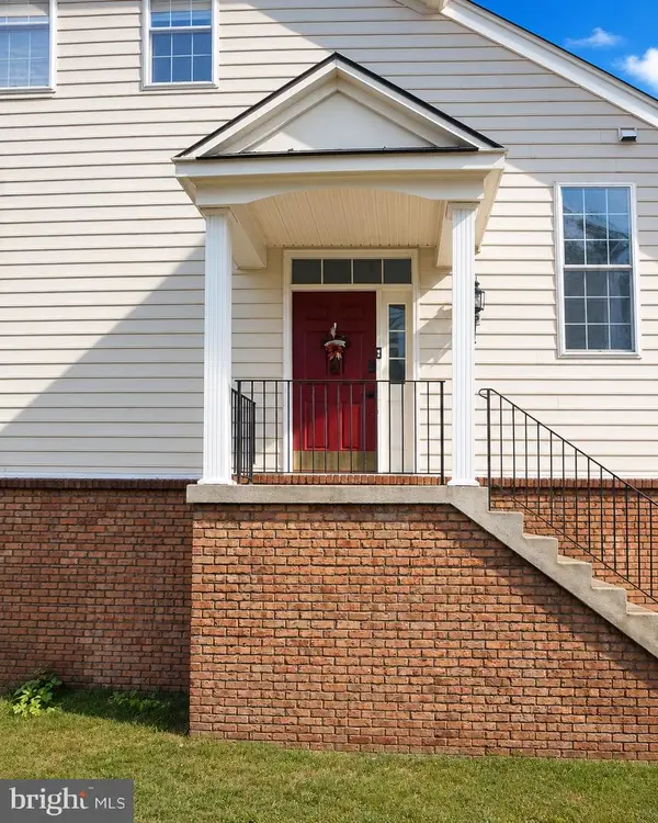 42704 Sandman Ter, CHANTILLY, VA 20152