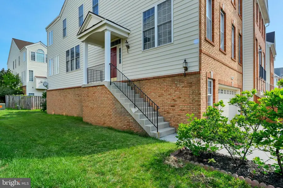 42704 Sandman Ter, Chantilly, VA 20152 - #3