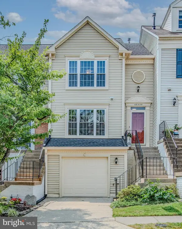 45555 Whitcomb Sq, STERLING, VA 20166