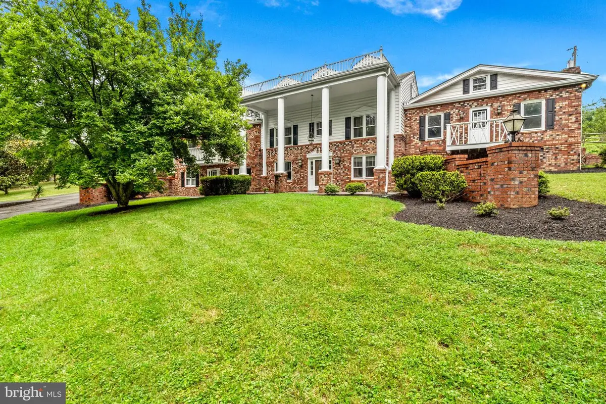 18189 Sands Rd, Purcellville, VA 20132 - #1