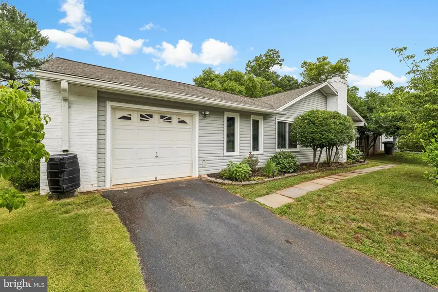 246 Avondale Dr, Sterling, VA 20164 - #2