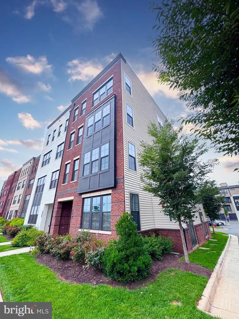 22391 Claude Moore Dr, Ashburn, VA 20148 - #2