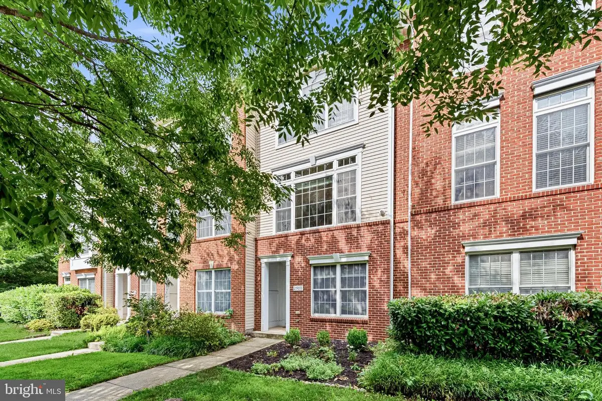 25033 Justice Dr, Chantilly, VA 20152 - #1