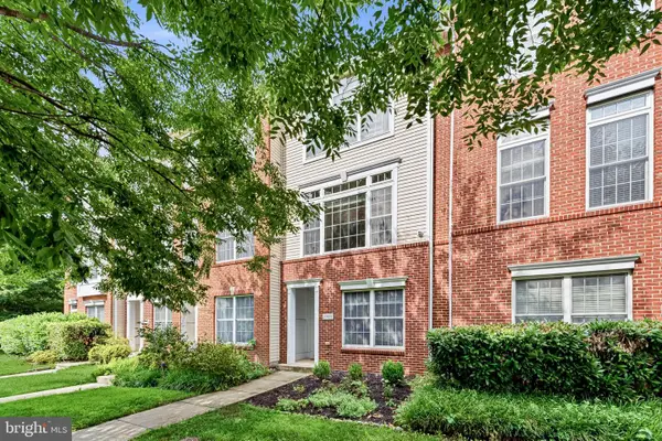 25033 Justice Dr, CHANTILLY, VA 20152