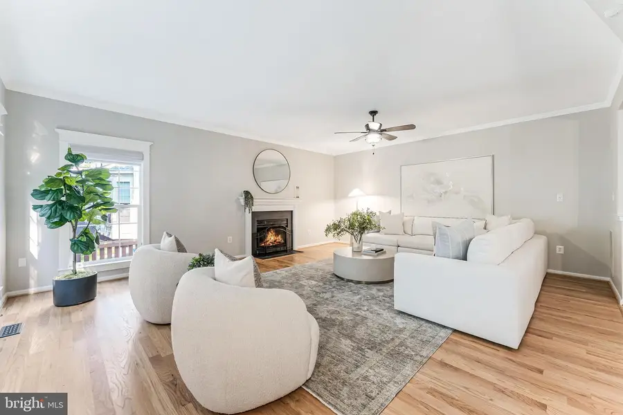 43262 Stoneyglen Ct, Ashburn, VA 20147 - #2