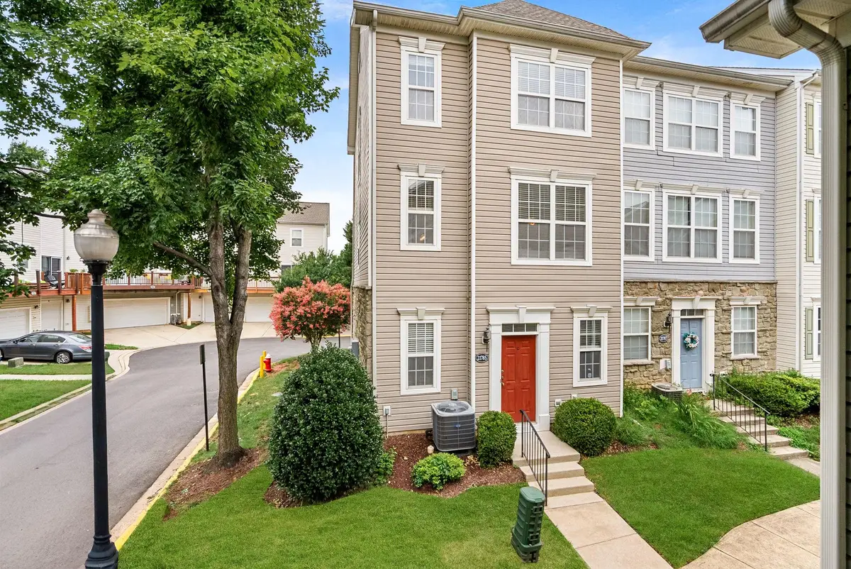 21785 Dragons Green Sq, Ashburn, VA 20147 - #1