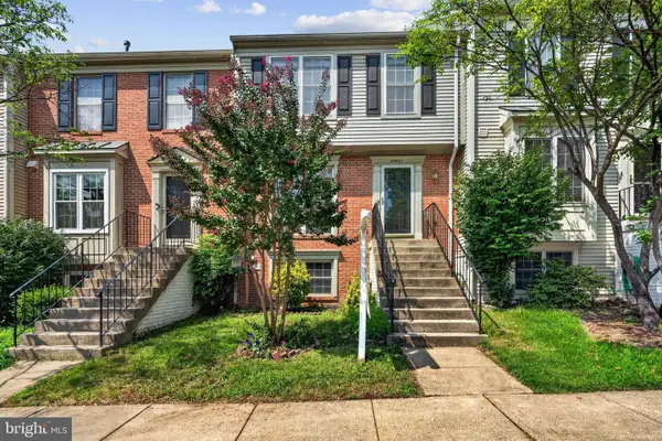 45547 Hutchens Sq, STERLING, VA 20166