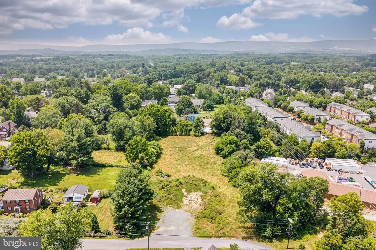 Hall Ave N, Purcellville, VA 20132 - #1
