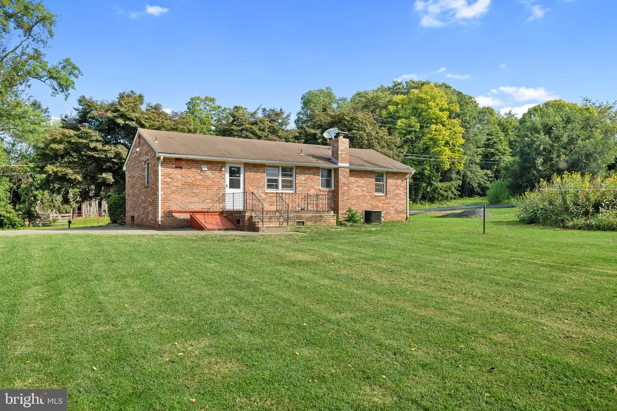 2 Quarter Branch Rd, Lovettsville, VA 20180 - #1