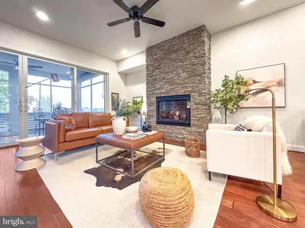 23448 Epperson Sq, BRAMBLETON, VA 20148