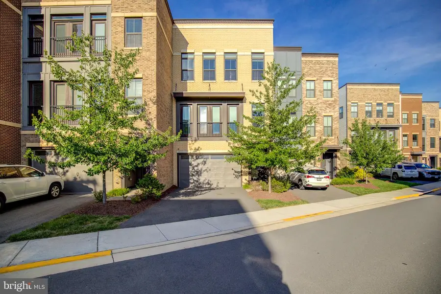 23098 Sullivans Cove Sq, Brambleton, VA 20148 - #2