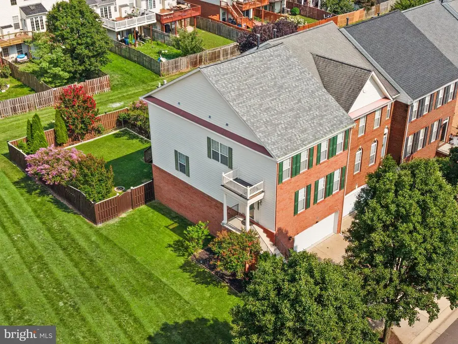 25488 Crossfield Dr, Chantilly, VA 20152 - #2