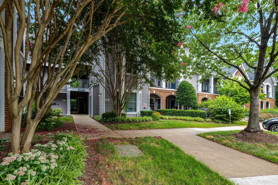20417 Riverbend Sq #201, Sterling, VA 20165 - #2