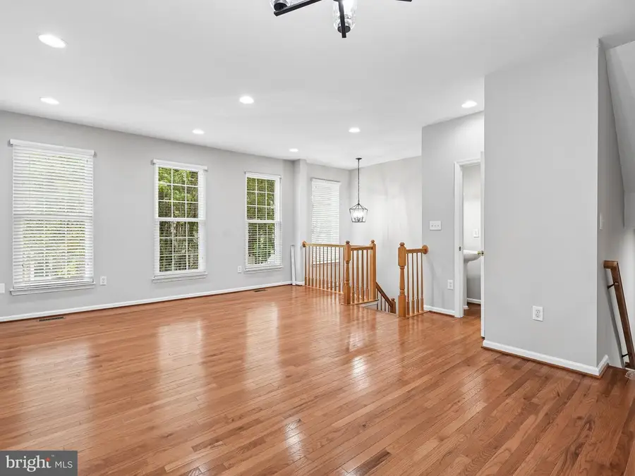 43452 Laidlow St, Chantilly, VA 20152 - #3