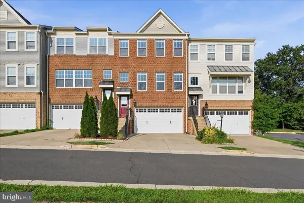 43350 Wayfarer Sq, CHANTILLY, VA 20152