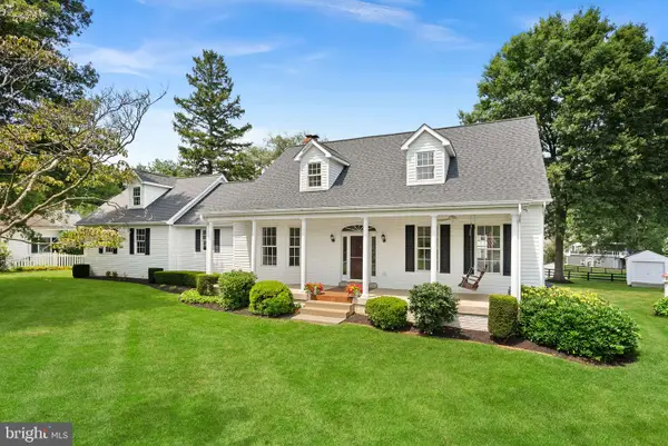 22 E Loudoun St, ROUND HILL, VA 20141