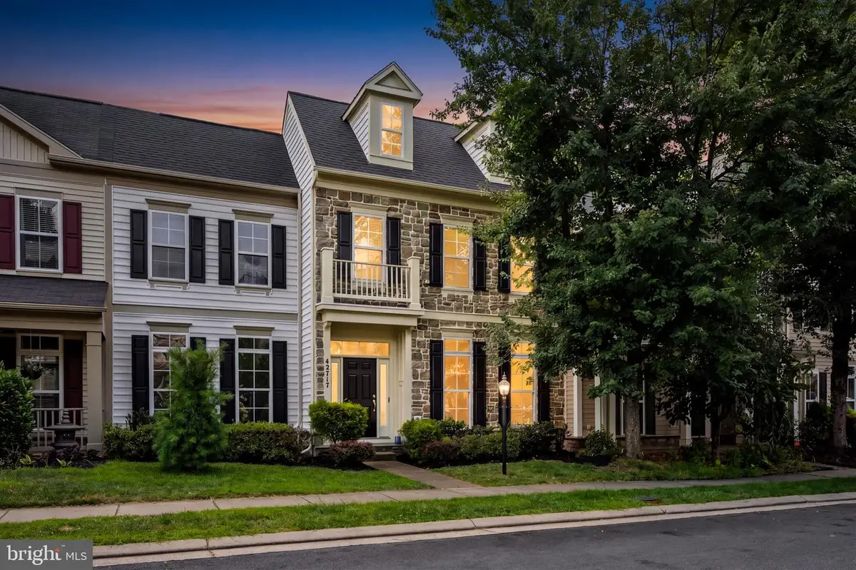 42717 Explorer Dr, Brambleton, VA 20148 - #1