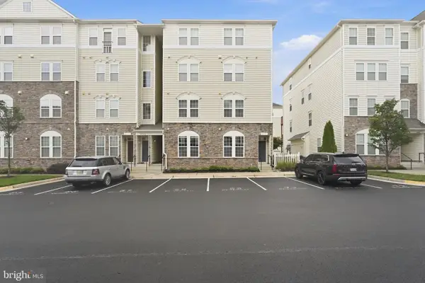 24682 Byrne Meadow Sq, ALDIE, VA 20105