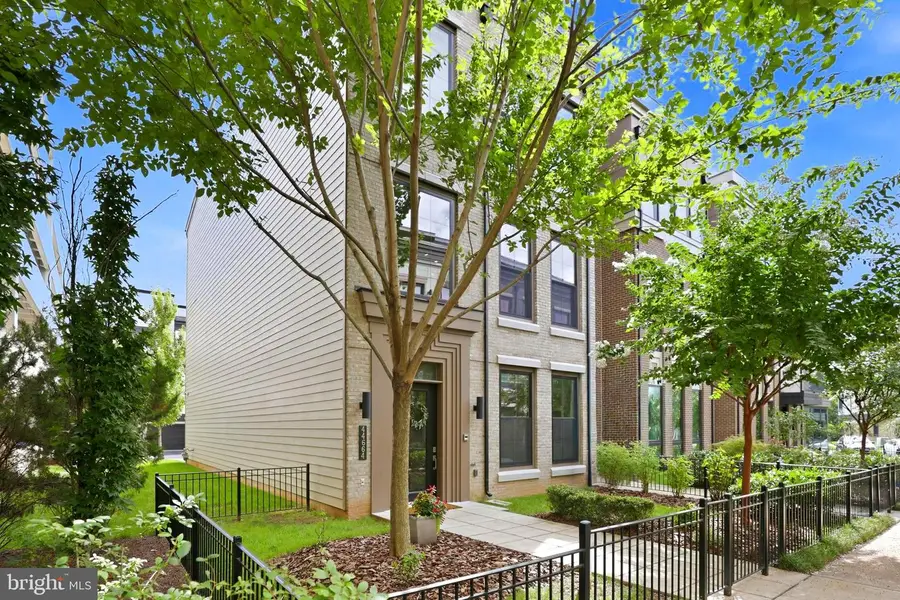 44664 Brushton Ter, Ashburn, VA 20147 - #2