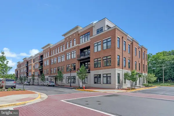 3 Stationmaster St Se #201, LEESBURG, VA 20175