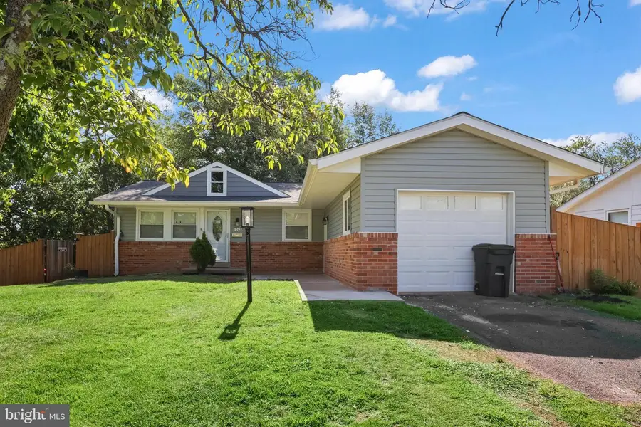 1012 S Hoga Rd, Sterling, VA 20164 - #3