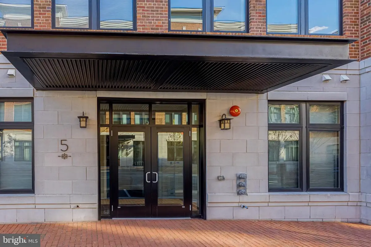5 Stationmaster St Se #201, Leesburg, VA 20175 - #1