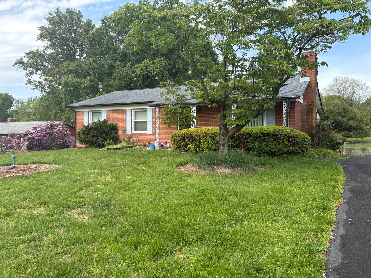 160 S Hughes St, Hamilton, VA 20158 - #1