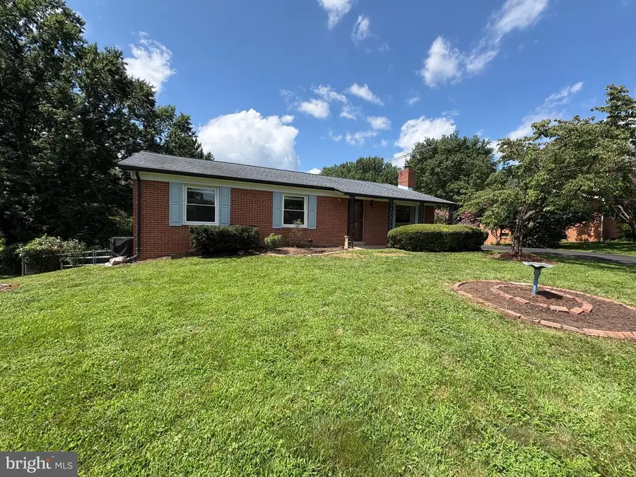 160 S Hughes St, Hamilton, VA 20158 - #2