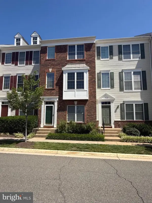42818 Sykes Ter, CHANTILLY, VA 20152
