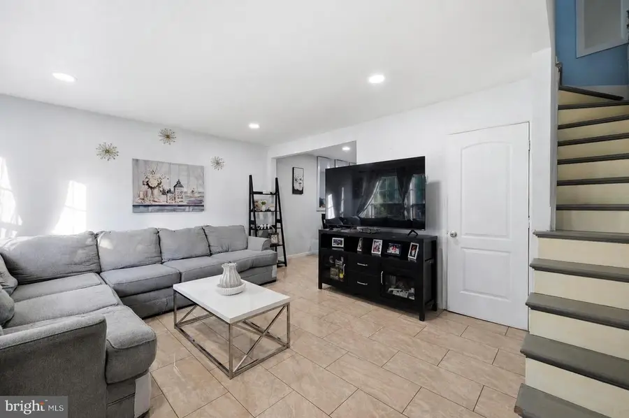 130 N Duke Dr, Sterling, VA 20164 - #3