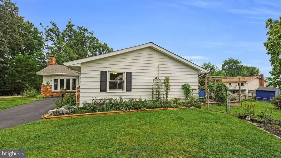 1115 S Dickenson Ave, Sterling, VA 20164 - #3