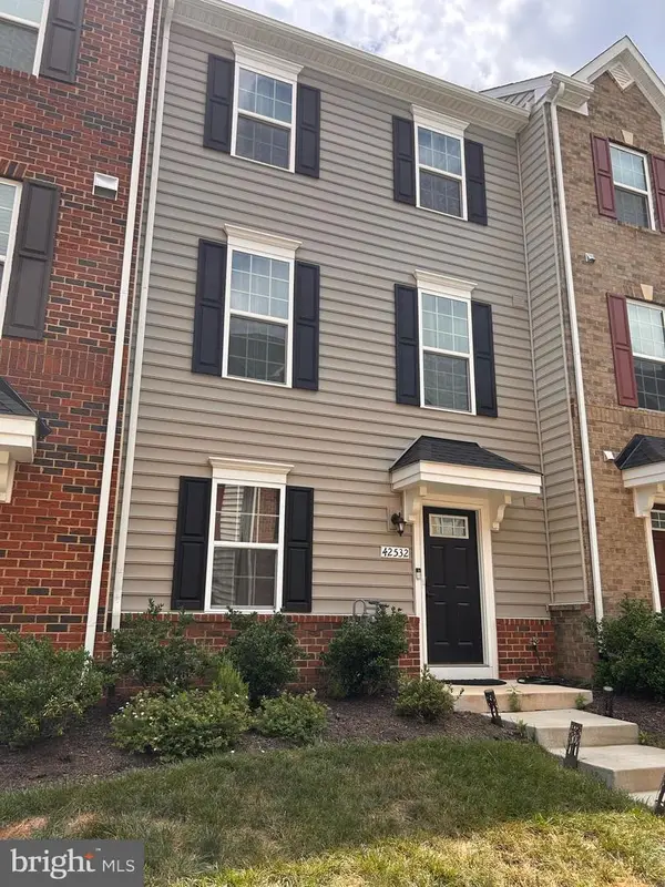 42532 Tiber Falls Sq, STERLING, VA 20166