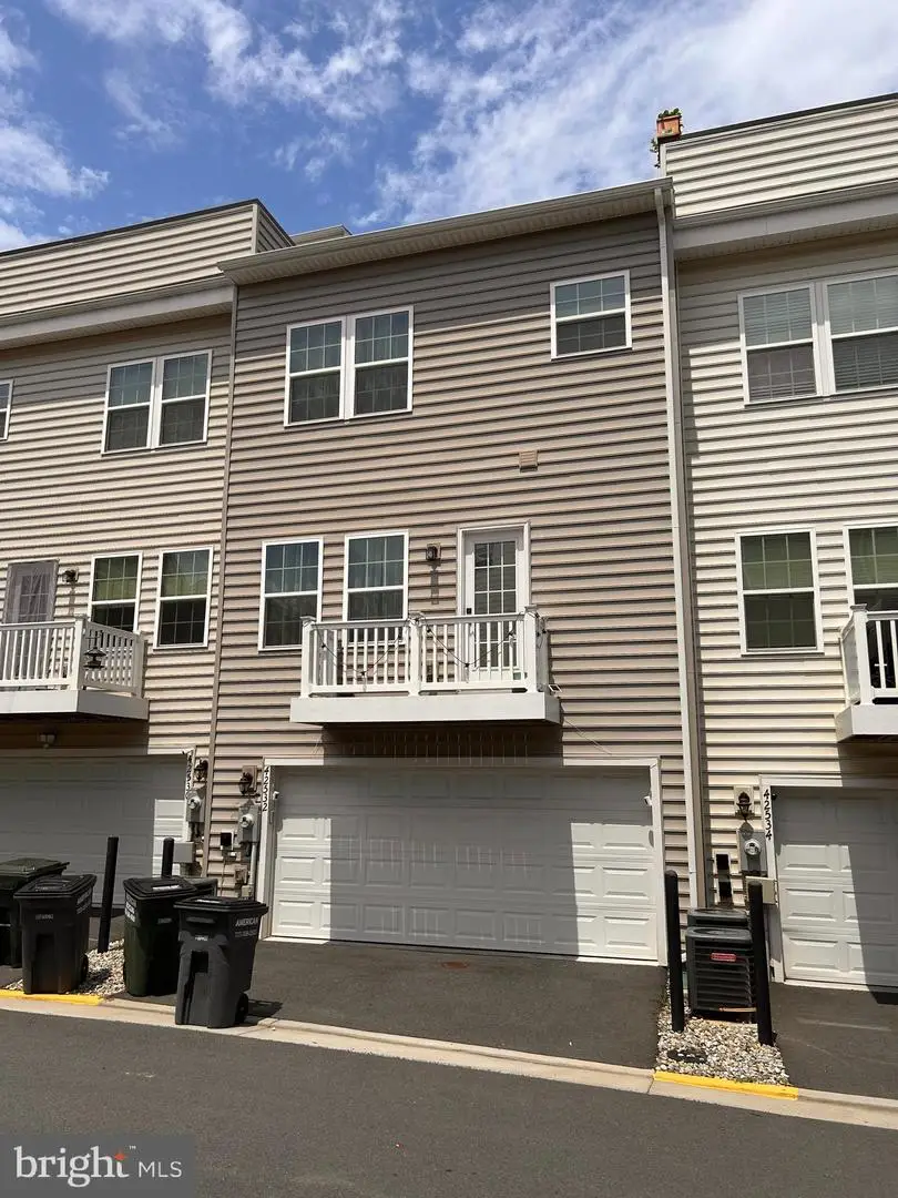 42532 Tiber Falls Sq, Sterling, VA 20166 - #2