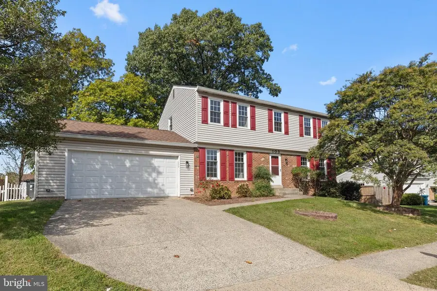 103 N Cameron St, Sterling, VA 20164 - #2