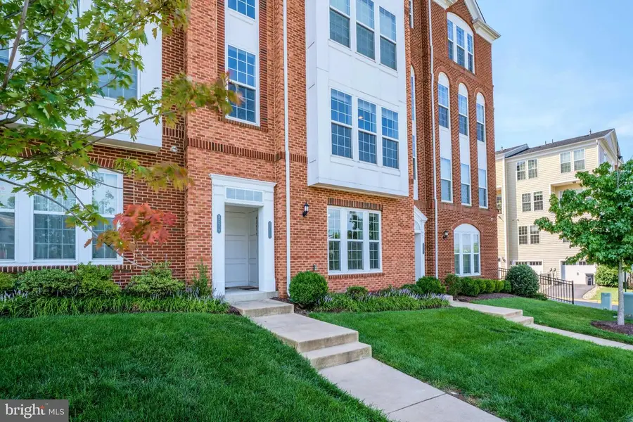 42677 Wardlaw Ter, Ashburn, VA 20147 - #2