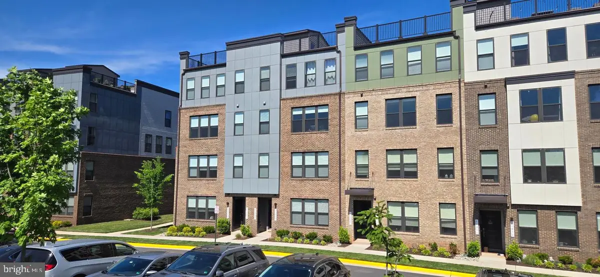 20344 Newfoundland Sq, Ashburn, VA 20147 - #1