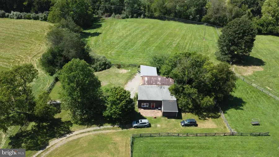20280 Shelburne Glebe Rd, Purcellville, VA 20132 - #2