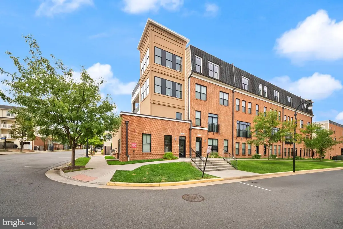 19276 Winmeade Dr, Leesburg, VA 20176 - #1