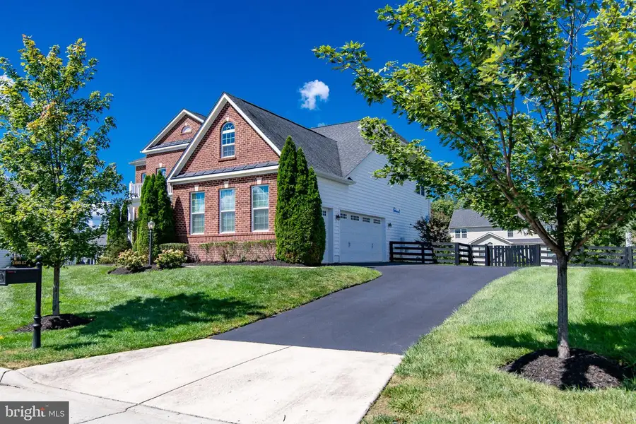 26647 Foxwarren Way, Chantilly, VA 20152 - #2